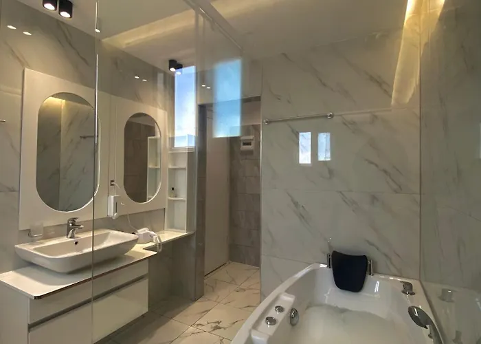 Hotel Napolon Complex Qeparo